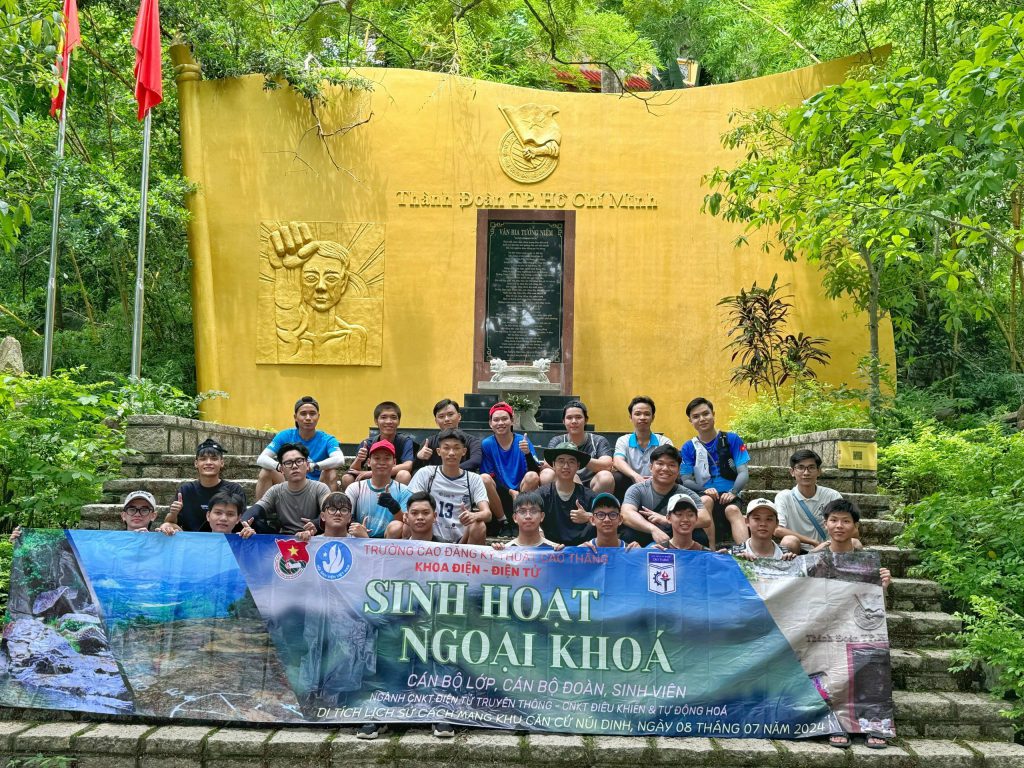 HOẠT ĐỘNG NGOẠI KHÓA CHO BAN CÁN SỰ LỚP NGÀNH CNKT ĐIỆN TỬ, TRUYỀN THÔNG